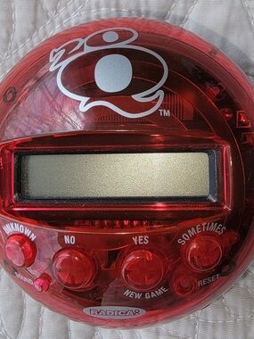 Radica 20Q Handheld Red Pocket Electronic Game 2005 Classic Toy